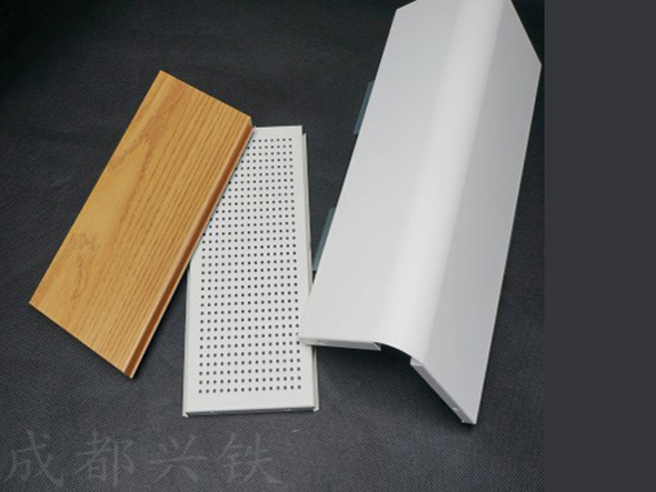 定制沖孔機房墻板，提升機房空間的差異化